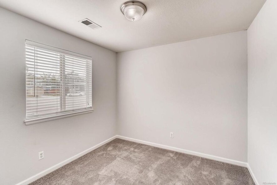 Building Photo - 5429 Elm Ct
