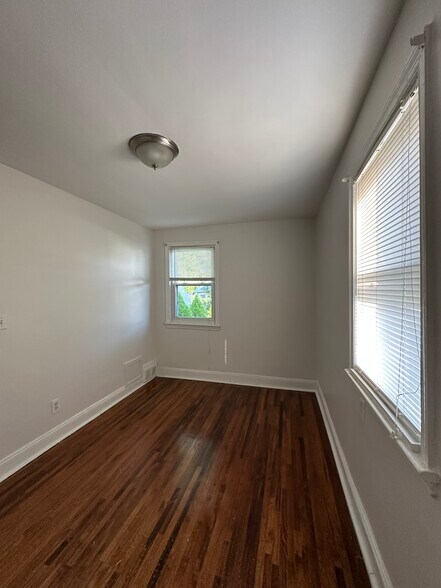 Building Photo - 15 Myrtle St