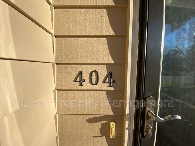 Building Photo - 404 Maple Brook Rd