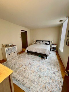 Building Photo - 3055 N Sheffield Ave