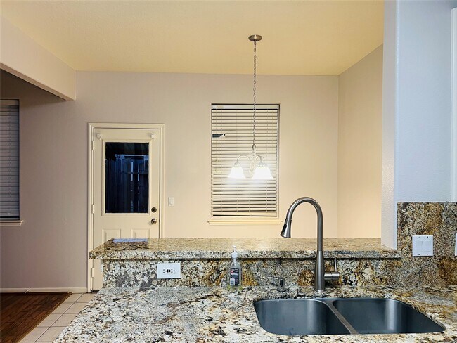 Building Photo - 2942 Blue Dawn Dr