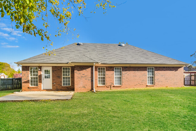 Building Photo - Stunning 3 Bedroom!