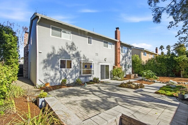 Building Photo - 6137 Banner Dr