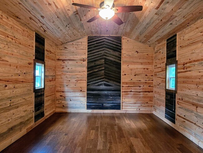Building Photo - 4680 Forest Manor Dr