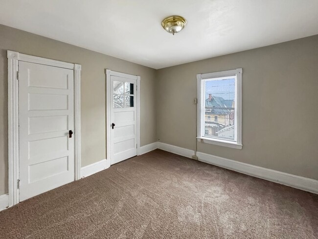 Building Photo - 812-814 Third Ave