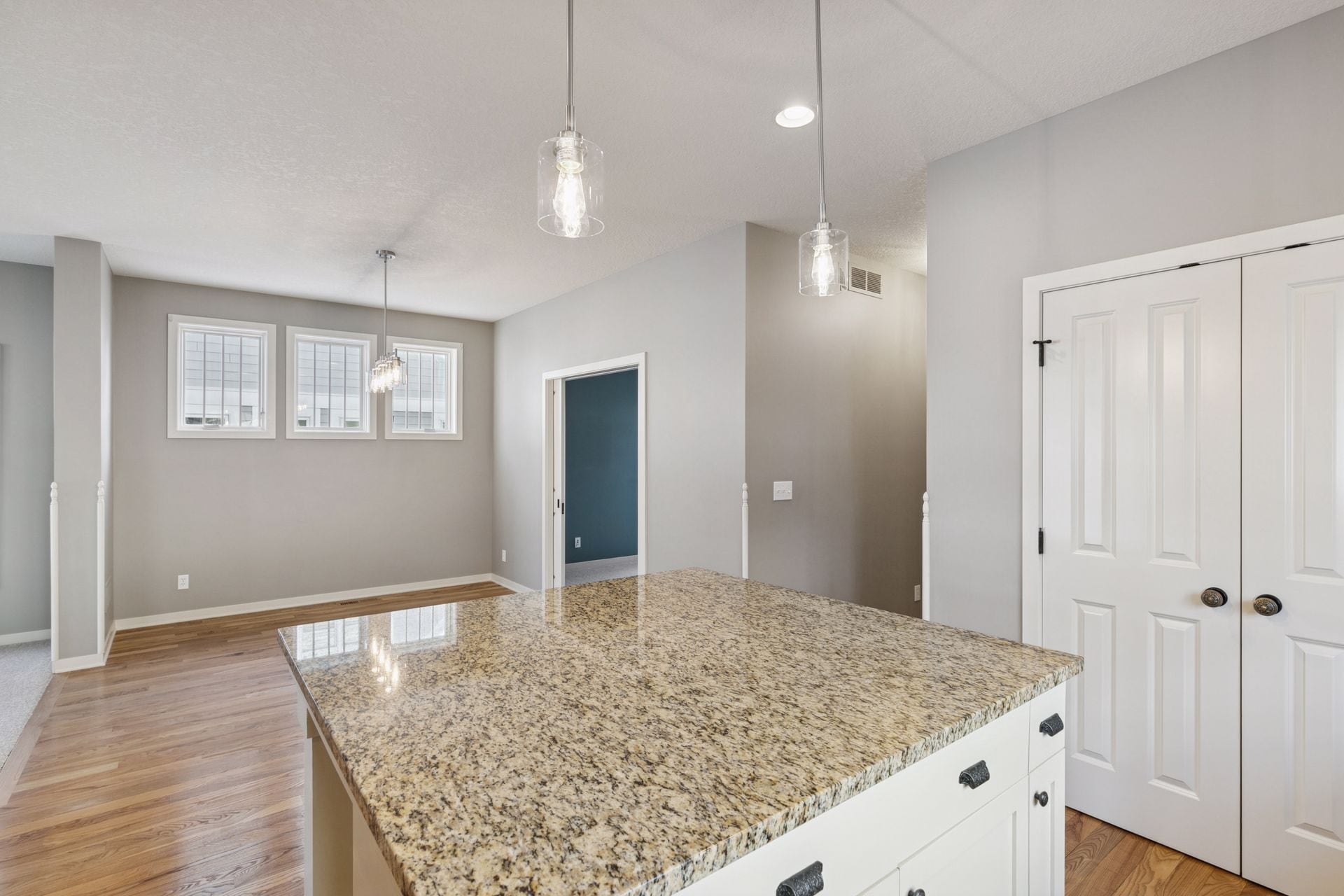 Building Photo - 14246 Garden Way N