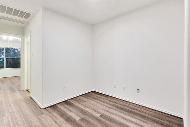 Building Photo - 131 Gallery Cove Ct