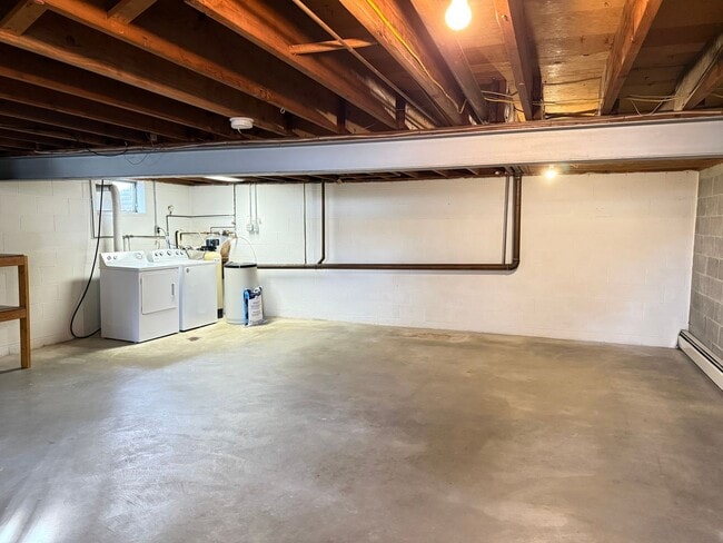 Building Photo - Charming 2 Bedroom Home in Prime Lititz Location - Attached Garage & Large Unfinished Basement