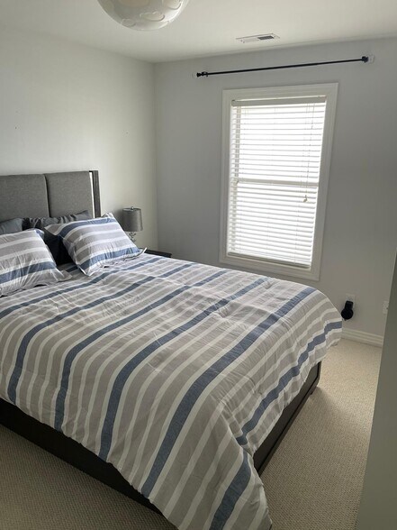 Building Photo - 404 Grace Ave