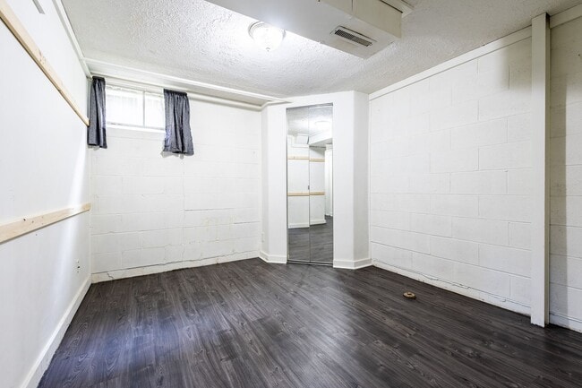 Building Photo - Charming 2BD/1BA House!!!!