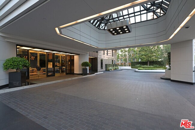 Building Photo - 10601 Wilshire Blvd