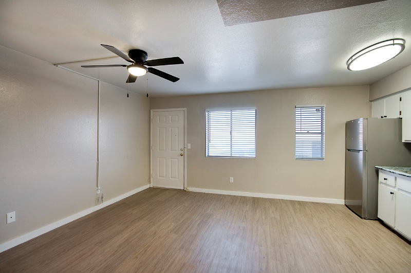 Building Photo - 1452 E Cinnabar Ave