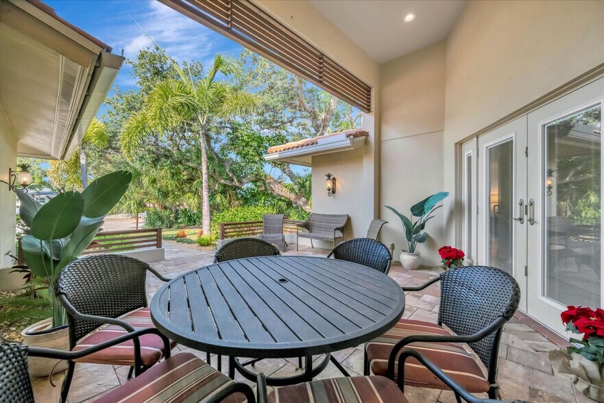 Building Photo - 1038 Contento St