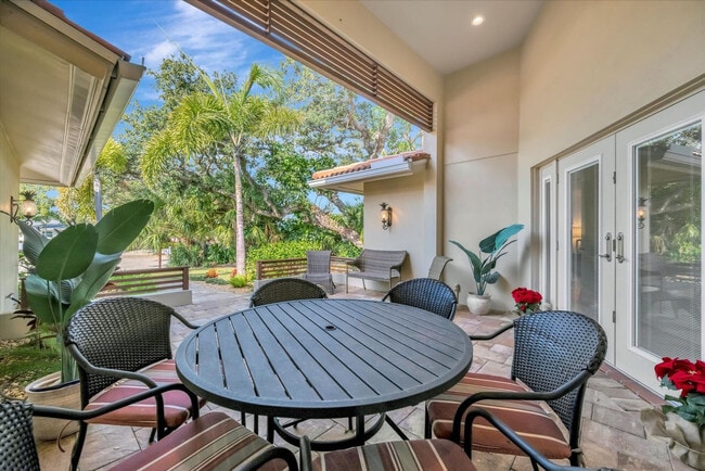 Building Photo - 1038 Contento St