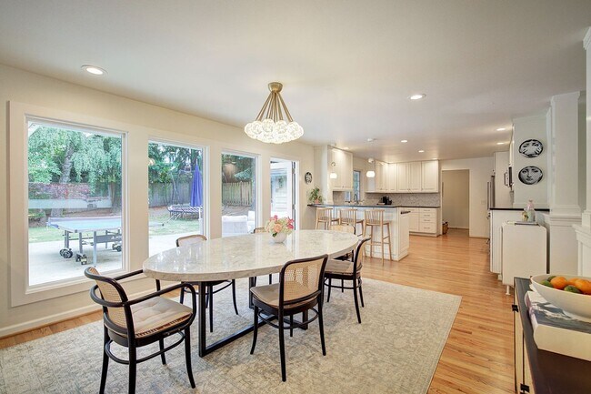 Building Photo - 5bd/2.75ba Mercer Island Home