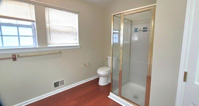 Building Photo - 4915 Lakebrooke Run