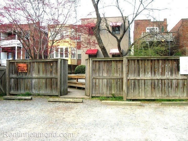 Building Photo - 2513 Stuart Ave