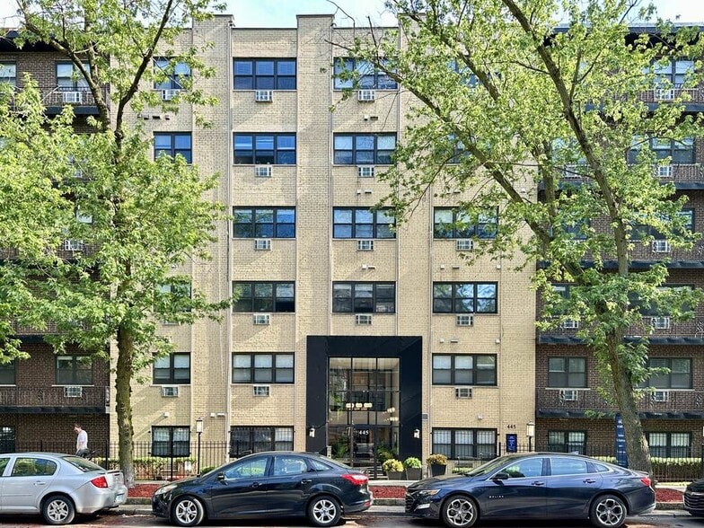 Primary Photo - 507 W Barry Ave