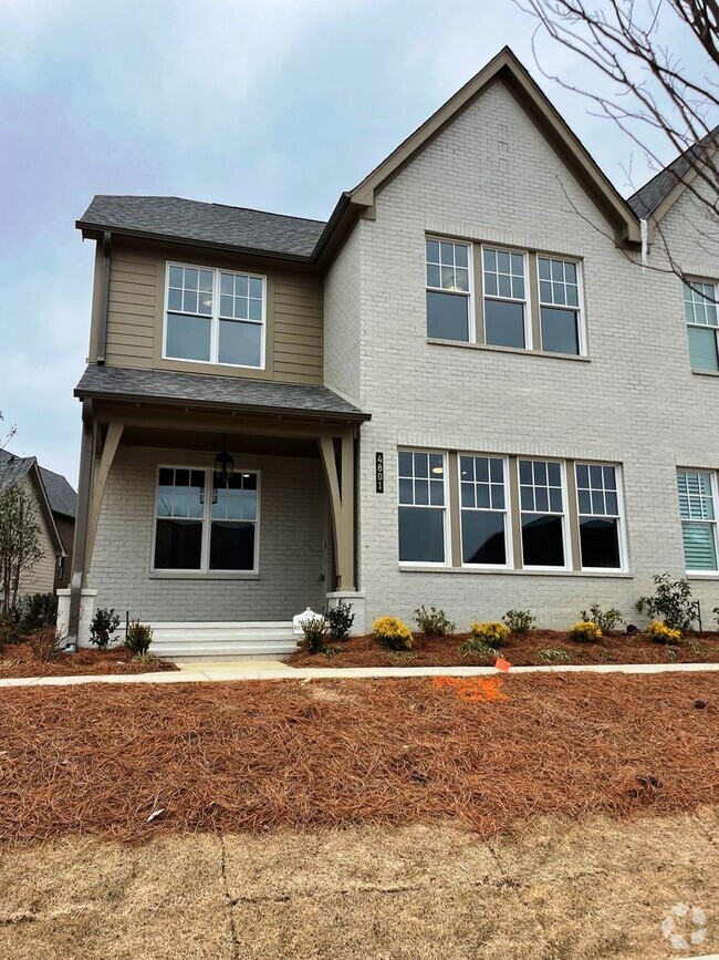 Building Photo - Must See Luxurious 4 Bedroom 3.5 bath Town...