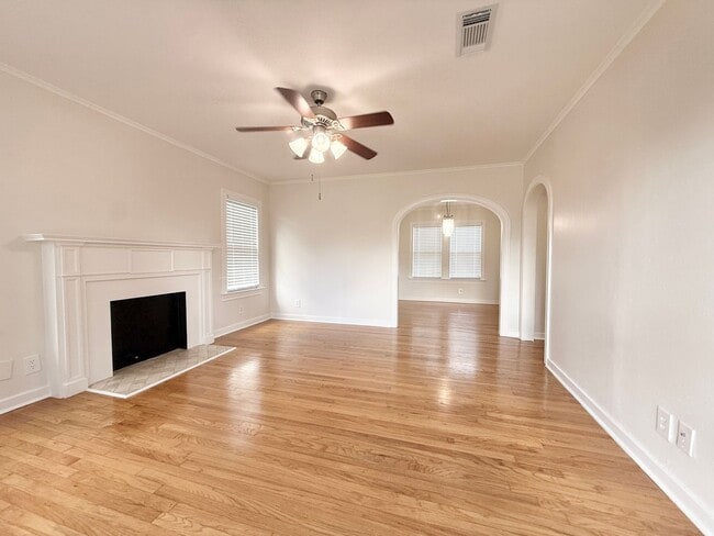 Building Photo - GAL13