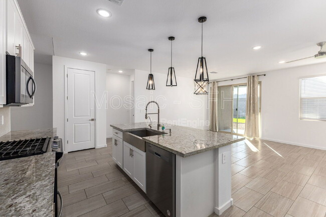 Building Photo - 35394 N Perennial St