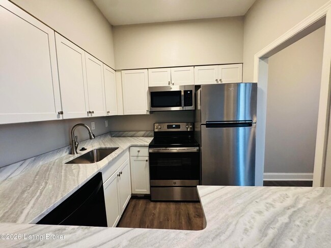 Building Photo - 153 Thierman Ln