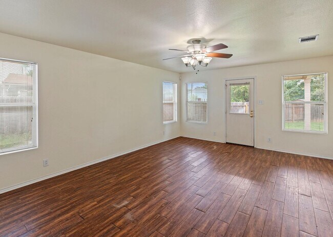 Building Photo - Adorable 1-Story in Westcreek!