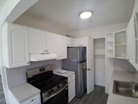 Building Photo - 401 SW 13th Pl