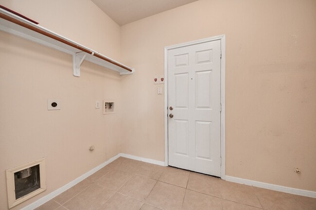 Building Photo - 24114 Courtland Oaks St