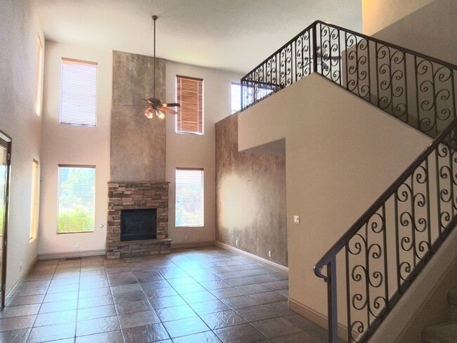 Building Photo - High Desert Home