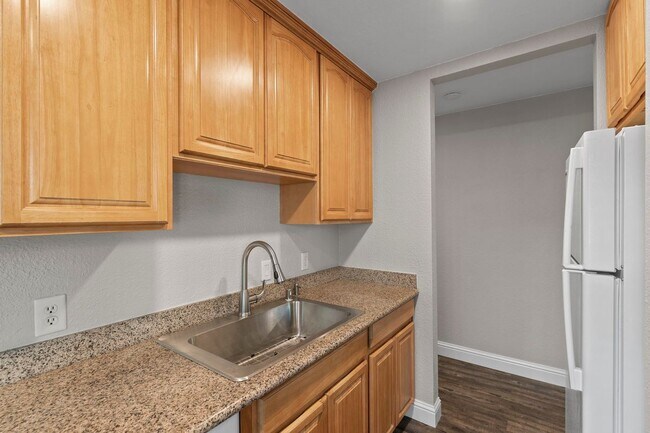Building Photo - 975 Murrieta Blvd
