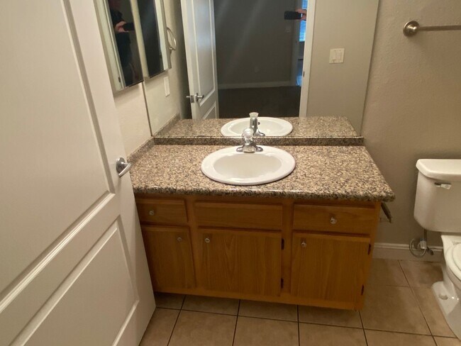 Building Photo - SW!! First floor unit with Balcony!! Gated!! Clubhouse!!  Community pool!! Spa!! Exercise Room!! ...