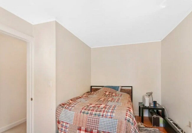 Building Photo - 33 Preston Rd