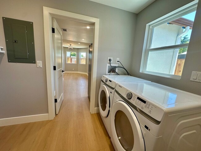 Building Photo - Beautiful, Brand New Sunnyvale Home -Walk ...