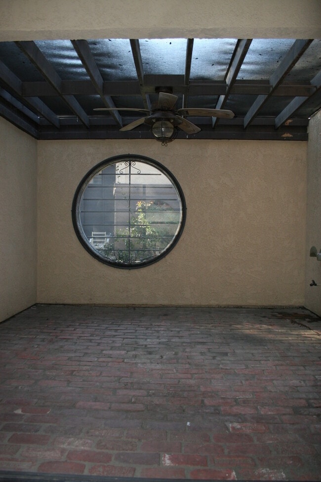 Building Photo - 5500 Lennox Ave