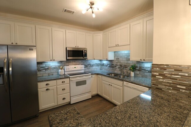 Building Photo - 6901 Hanesbrook Cir