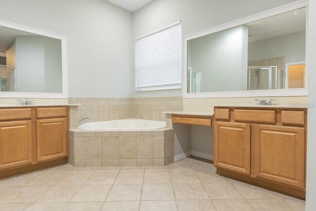 Building Photo - 421 Holly Fern Trl