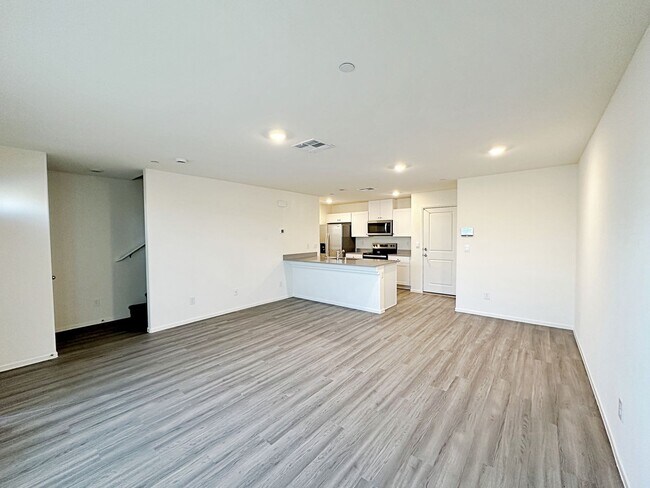 Building Photo - 1 MONTH FREE RENT* 3 BEDROOM TOWNHOUSE LOCATED IN INSPIRADA