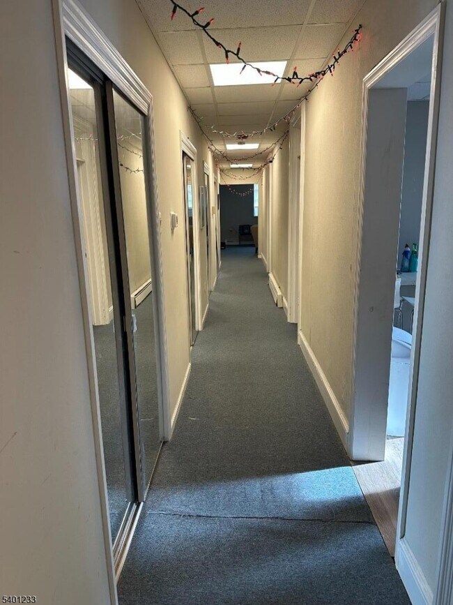 Building Photo - 17 Waverly Pl