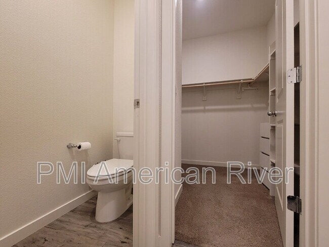 Building Photo - 2053 Skipper Cv Wy