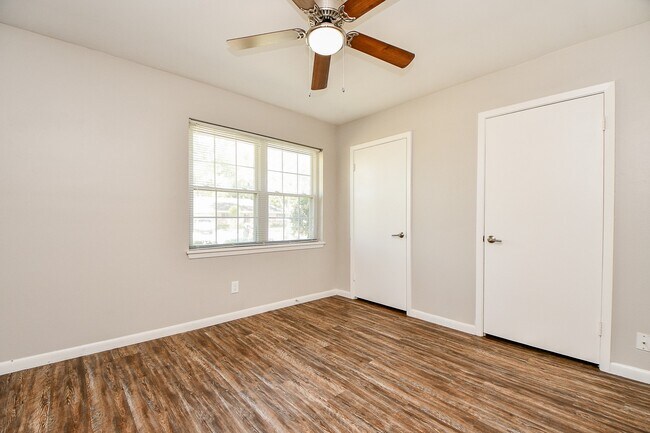Building Photo - 5715 Ettrick Dr