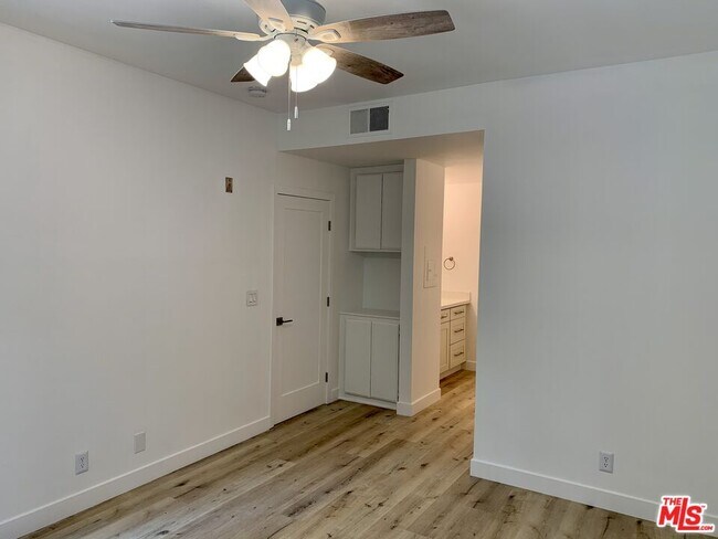 Building Photo - 8505 Gulana Ave