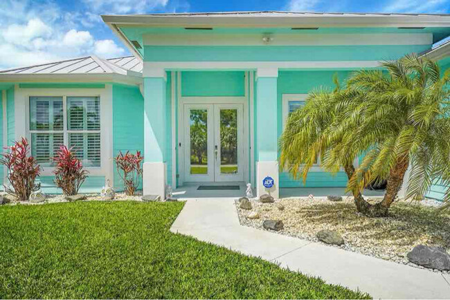 Building Photo - 2420 SE Rock Springs Dr