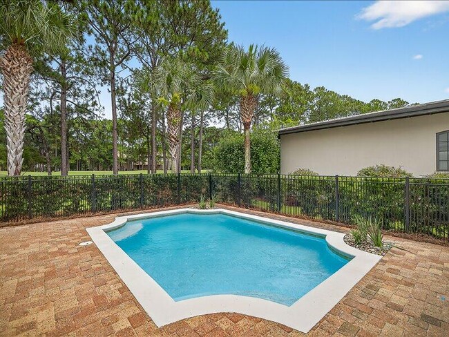 Building Photo - 3161 Club Dr