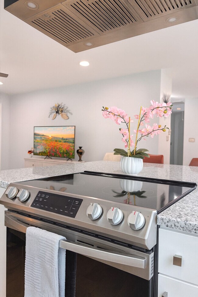 Building Photo - 445 Short Hills Dr