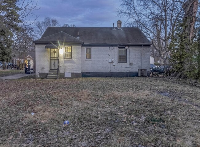Building Photo - Charming 3BR/1BA Home with Spacious Yard & Great Location