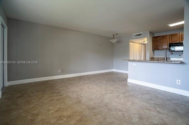 Building Photo - 1606 Meadows Cir W