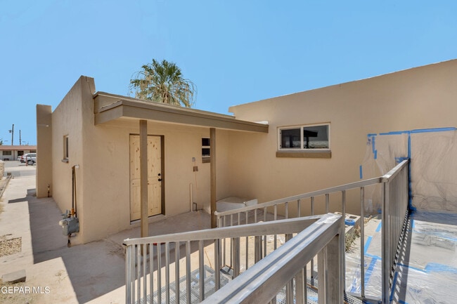 Building Photo - 8931 Robert Dr
