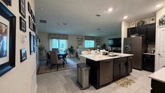 Building Photo - Beautiful 3 bed 2 bath Home