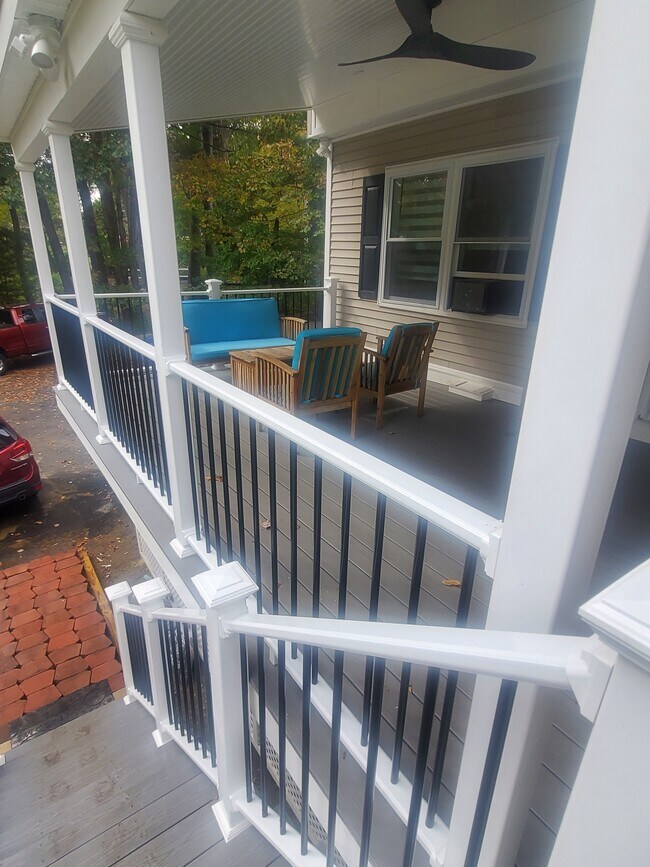 Building Photo - 370 High St